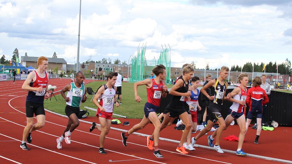 3000 meter for G17 var delt opp i to heat, der de antatt raskeste startet i andre heat. Bildet er fra 1. heat der Johannes Dalland var raskest med 8:57,75 og en 10. plass totalt. (Foto: Olav Engen)