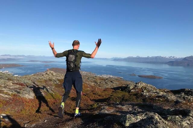 Løperne opplever flott utsikt underveis på Harstad Summits Trail. (Arrangørfoto) Løperne opplever flott utsikt underveis på Harstad Summits Trail. (Arrangørfoto)