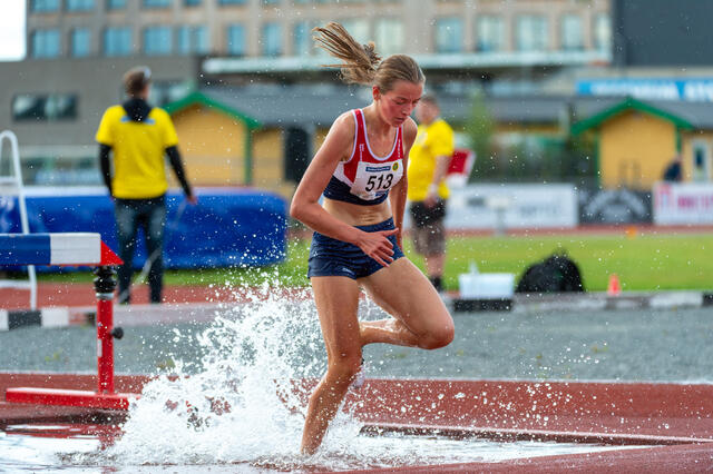 Sigrid Alvik var suverent raskest av jentene i 17-årsklassen på hinder. (Foto: Samuel Hafsahl)
