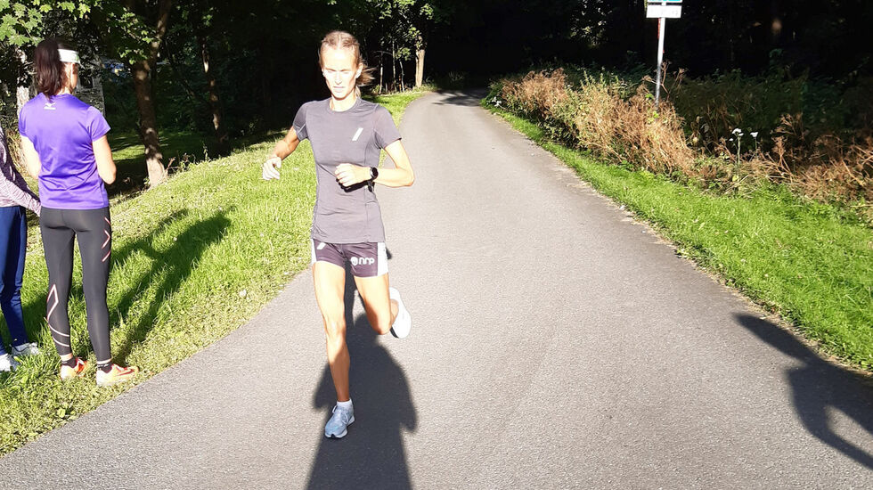 Frida Byfuglien mot mål som første dame på 5,2 km i Brumunddal. (Foto: Miroslaw Baran)