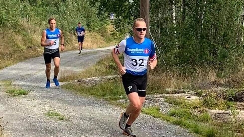 John Anders Gaustad med Raymond Lishaugen like bak tidlig i løpet.