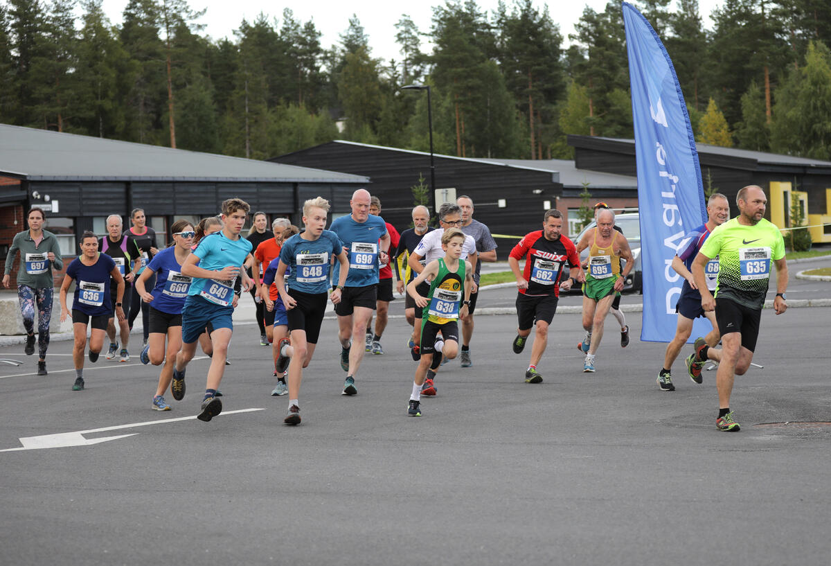 Full innsats i starten også blant seniorene som løp 5,6 km