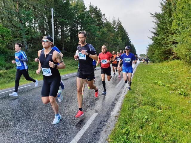 Teten på 10 km det vi blant annet ser vinneren Are Moe med nr 201. (Foto: Kristian Solbu