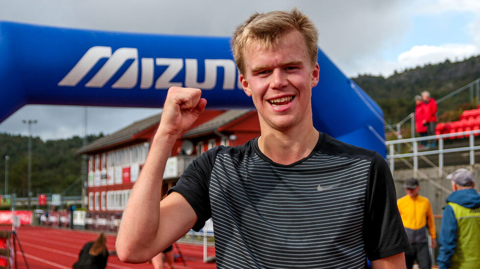 Sigurd Ruud Skjeseth holdt unna forfølgerne helt til mål og kunne innkassere seieren i Knarvikmila. (Alle foto: Arne Dag Myking)