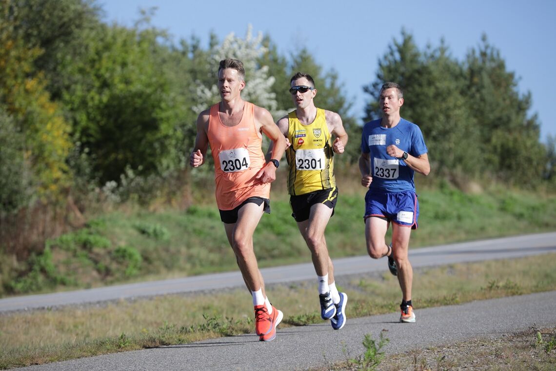 Tettrioen etter en drøy halvtimes løping bestod av Anders Nøtsdahl Gløersen, Jon Arne Gaundal og Geir Endre Rogn. (Foto: Bjørn Hytjanstorp) 