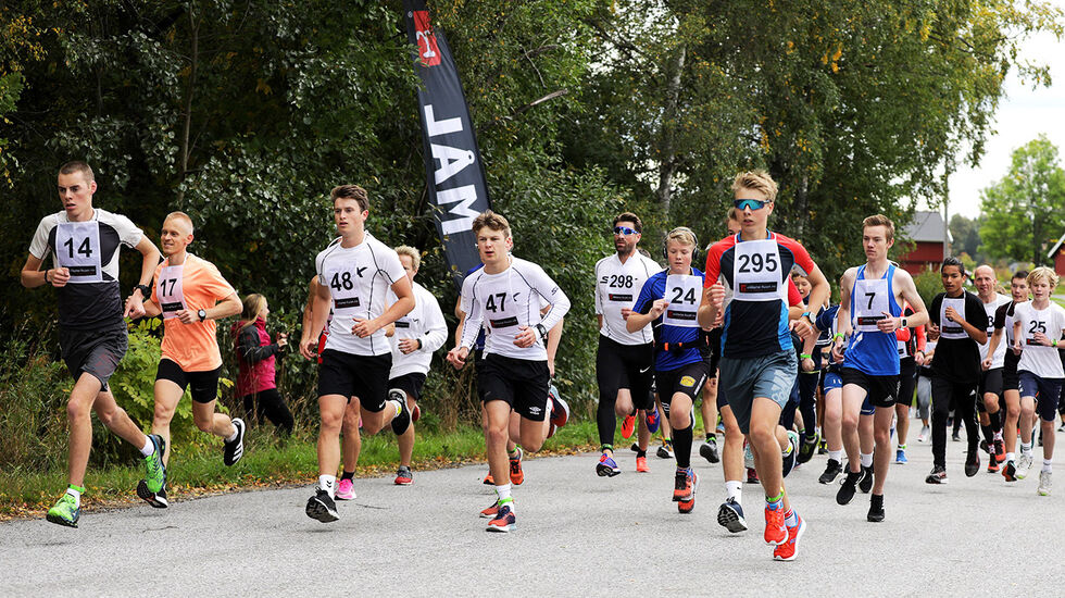Starten har gått, og Bård Gunnar Brun (14) har allerede sikra seg en framskutt posisjon. (Foto: Bjørn Hytjanstorp) 