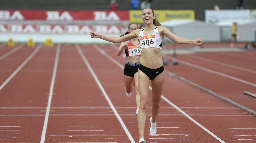Medaljegrossist Sigrid Jervell Våg kan juble over et nytt NM-gull. Denne gangen på 5000 m. (Foto: Bjørn Johannessen)
