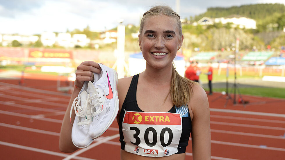 Andrea Modin Engesæth var fornøyd med å løpe under 10 minutter for første gang da hun vant 3000 meter hinder i NM. (Foto: Bjørn Johannessen)