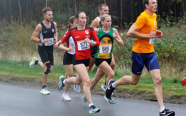 I 2020 var det NM halvmaraton lagt inn i Norgesløpet – med gull til Vienna Søyland Dahle (571). Nå er det 5 km som er NM-distanse. (Foto: Rolf Bakken)