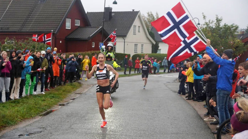 Karoline Bjerkeli Grøvdal fikk stor jubel fra de mange frammøte i Spikkestad. (Foto: Bjørn Saksberg) 