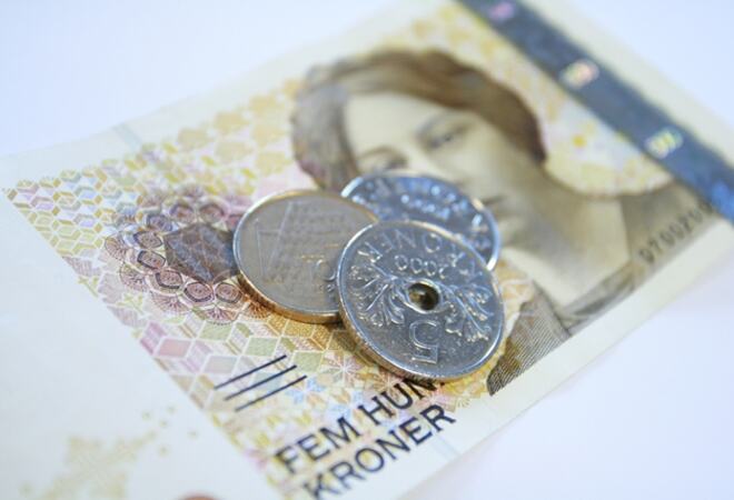 Femhundrelappar og myntar i norske kroner
