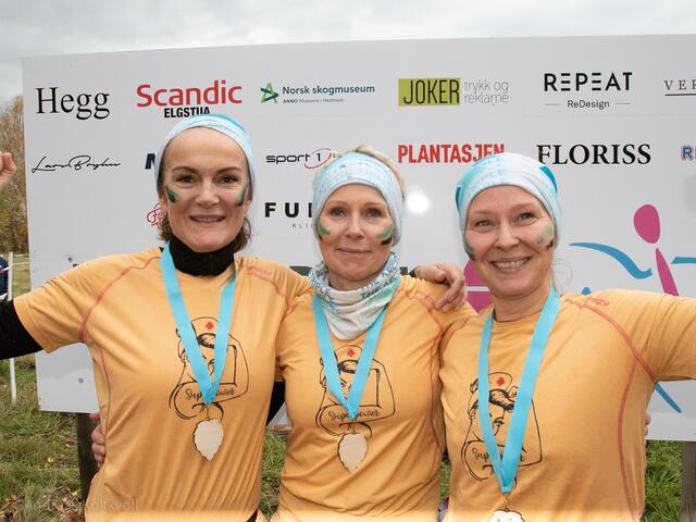 The Sisters, (fra v.) Rakel Enoksen Hagen, Monika Lothe Urke og Dorte Løvhaug  Johnsen var beste lag i klassen for flest kvinner i årets Forest Run. (Foto: Andreas Kokkvoll)