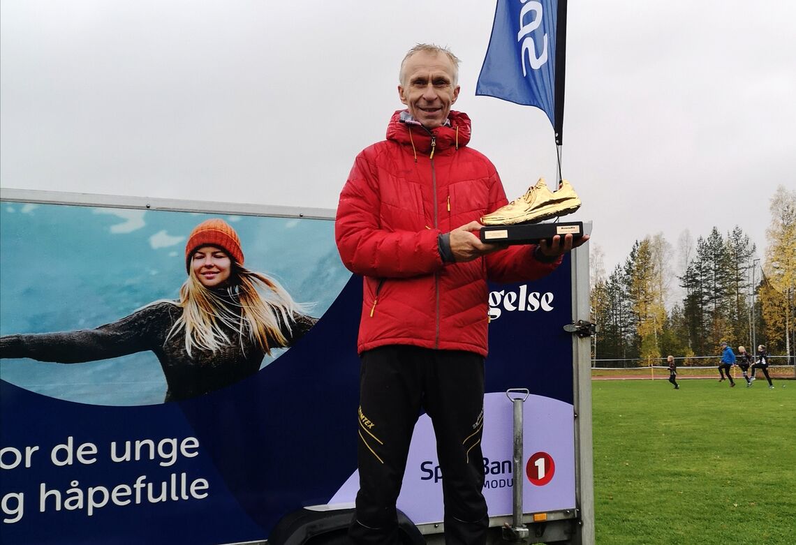 Kristen Aaby fikk i dag gullskoen for femte gang som årets beste mannlige veteranløper, denne gang for sesongen 2019. (Foto: Christian Prestegård)