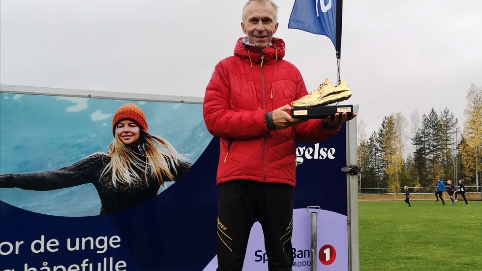 Kristen Aaby fikk i dag gullskoen for femte gang som årets beste mannlige veteranløper, denne gang for sesongen 2019. (Foto: Christian Prestegård)