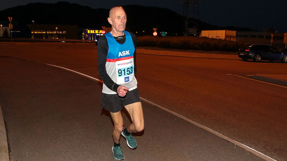 Øystein Eriksen vant 10 km i Åsane Løpskarusell på 40:07, som er en god tid i klasse 65 - 69 år. (Alle foto: Arne Dag Myking)