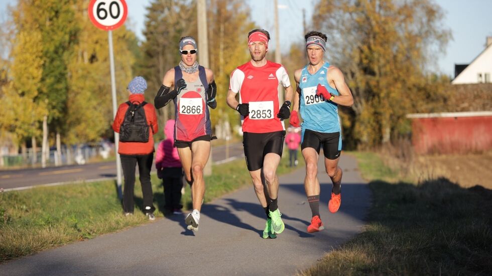 Frode Stenberg, Rolf Steier og Eirik Gramstad lå lenge sammen, men Steier brøt litt etter halvveis. Gramstad vant foran Stenberg. (Foto: Bjørn Hytjanstorp)