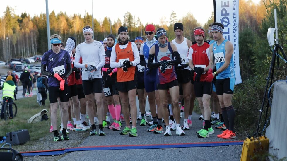 Færre antall deltagere og starter i mindre puljer, som her fra Perseløpet Maraton i oktober, var regelen for de fleste løpene som ble arrangert i fjor (Foto: Bjørn Hytjanstorp). 
