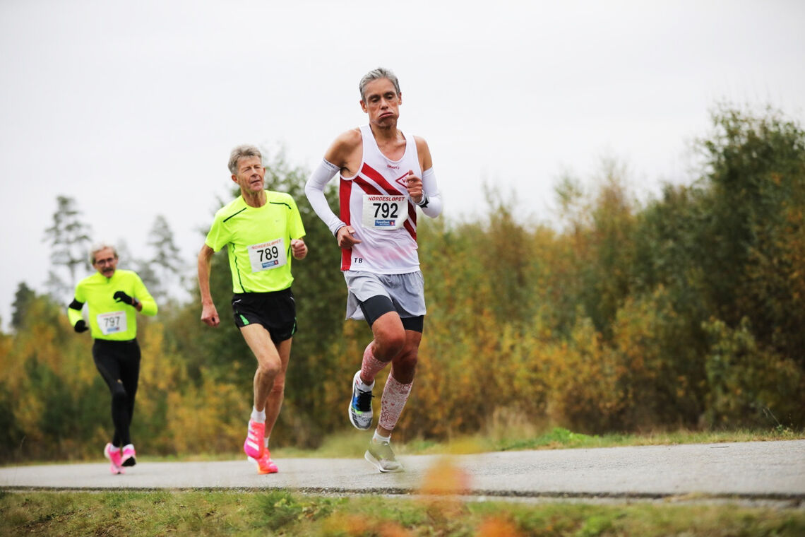 Kondis-president Tim Bennett i høstens NM halvmaraton - hvor han måtte se seg slått av Kondis-redaktør Runar Gilberg med 45 sekunder. (Foto: Bjørn Hytjanstorp)