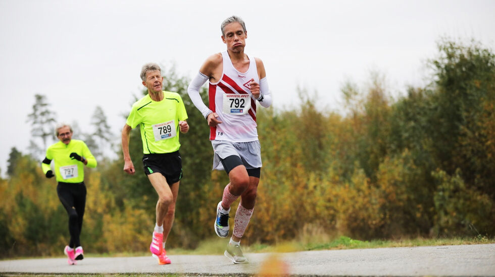 Kondis-president Tim Bennett i høstens NM halvmaraton - hvor han måtte se seg slått av Kondis-redaktør Runar Gilberg med 45 sekunder. (Foto: Bjørn Hytjanstorp)