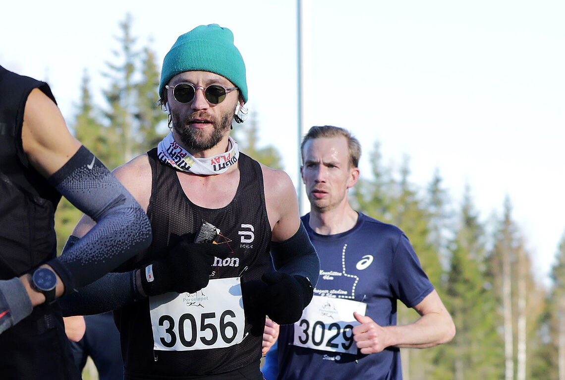Musiker Sondre Lerche har i lengre tid hatt mål om å løpe under 3 timer på maraton. I helga gikk drømmen i oppfyllelse. (Foto: Bjørn Hytjanstorp)