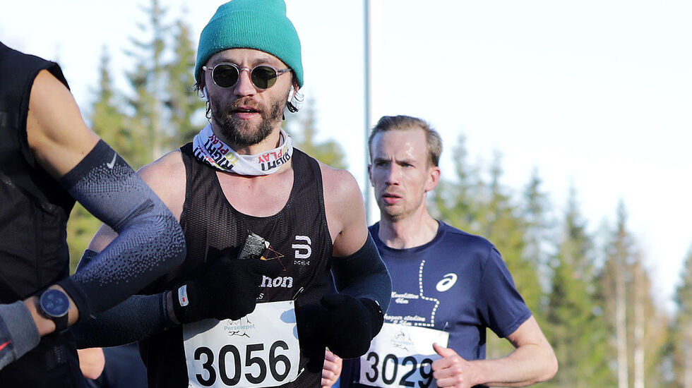 Musiker Sondre Lerche har i lengre tid hatt mål om å løpe under 3 timer på maraton. I helga gikk drømmen i oppfyllelse. (Foto: Bjørn Hytjanstorp)