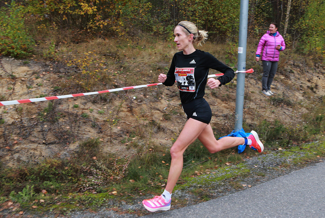 Karoline Bjerkeli Grøvdal leverte et mesterverk av et løp under Hytteplanmila. (Foto: Kjell Vigestad) 