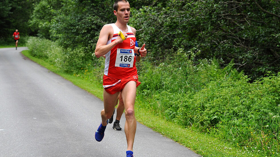 Stafett-løper: Bendik Støa fører pinnen videre i denne serien om ulike maratonprogram, akkurat som han bruker å gjøre det for Bratsberg Friidrett i St Olavsloppet. (Foto: St Olavsloppet)