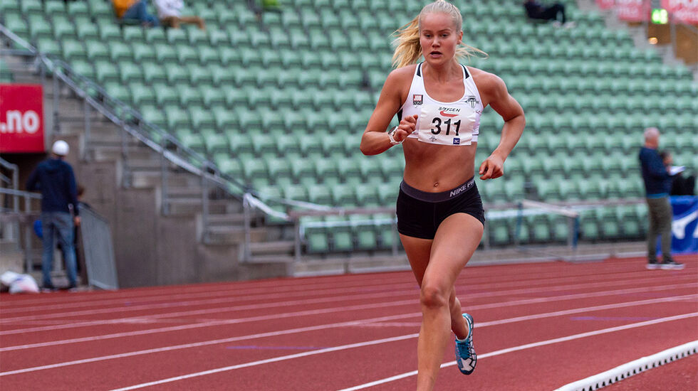 Malin Edland slo gjennom allerede som 16-åring, og til tross for flere år med motgang har hun på ingen måte gitt opp. Her ser vi henne i fint driv under Boysen Memorial på Bislett i sommer. (Foto: Samuel Hafsahl)