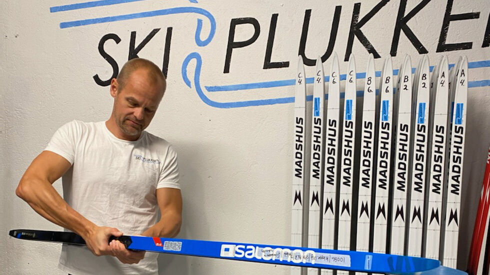 Aslak Berglund hos Skiplukker’n tester skienes spennkurve. Riktig spenn vil være helt avgjørende for hvor godt den enkelte skien vil fungere. (Foto: Skiplukker’n)