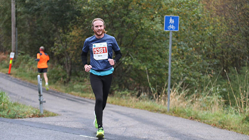 Her får du historien om hvordan det gikk da 35 år gamle Inge Andersland skulle debutere på maraton under Maratonkarusellen i Bergen 17. oktober. (Foto: arrangøren) 