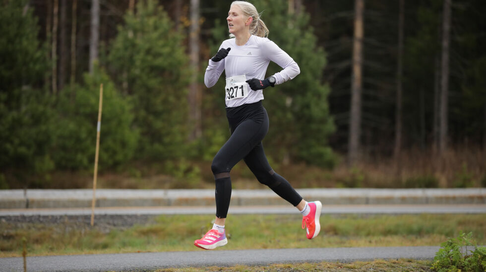 Astrid Brathaug Sørset med et nytt sub-35 minutters løp på Sand lørdag. (Foto Bjørn Hytjanstorp)