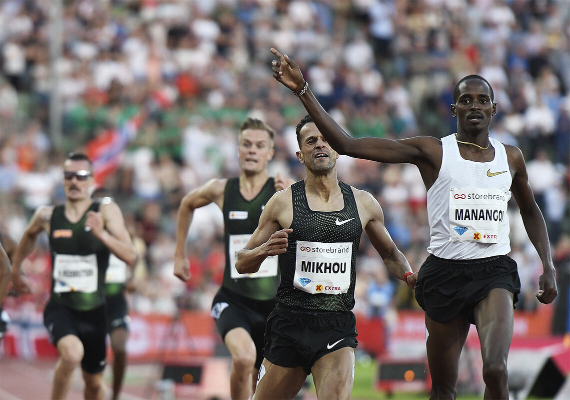 Elijah Manangoi løper inn til seier i Drømmemilen under Bislett Games i 2018, foran bl.a. to Ingebrigtsen-brødre. (Foto: Bjørn Johannessen)