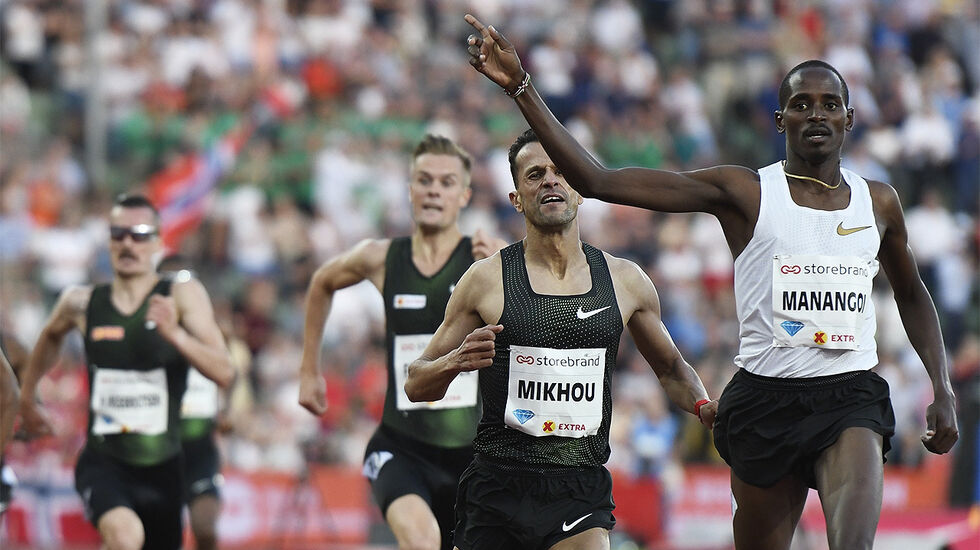 Elijah Manangoi løper inn til seier i Drømmemilen under Bislett Games i 2018, foran bl.a. to Ingebrigtsen-brødre. (Foto: Bjørn Johannessen)