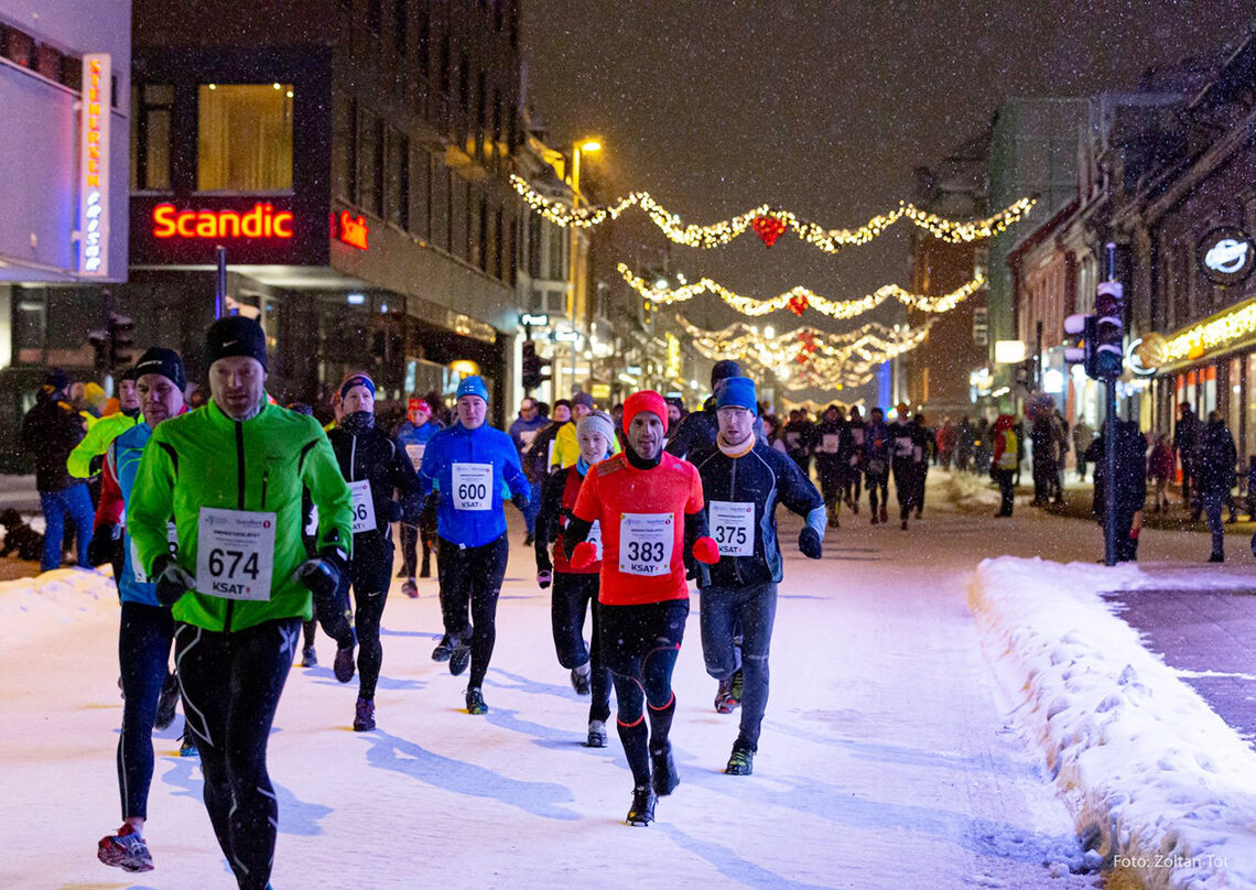 Mørketidsløpet i Tromsø har fått godkjent sine smittevernplaner og arrangeres til lørdag med en begrensning på 800 deltakere fordelt på fire startpuljer.. (Foto: Zoltan Tot)