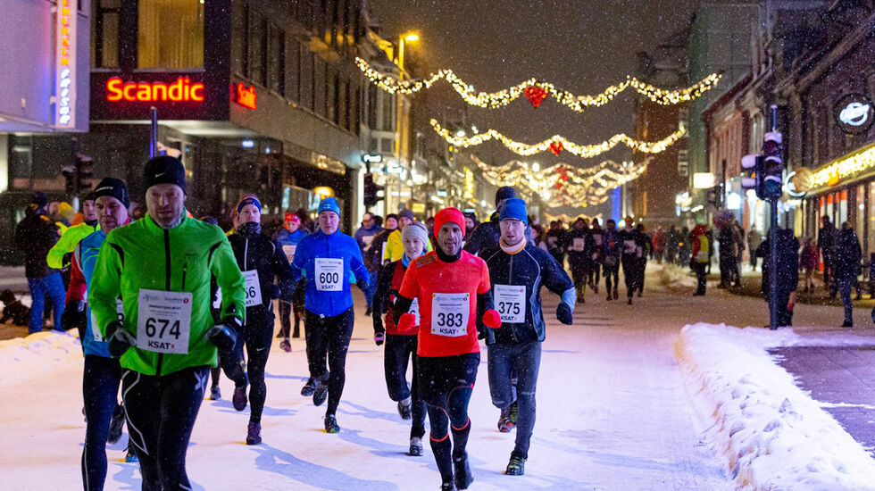 Mørketidsløpet i Tromsø har fått godkjent sine smittevernplaner og arrangeres til lørdag med en begrensning på 800 deltakere fordelt på fire startpuljer.. (Foto: Zoltan Tot)
