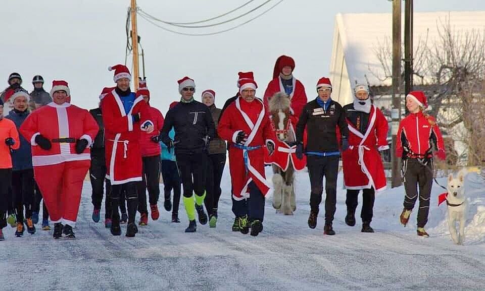 Det er mange som løper ekstra mye før jul. Her fra Nisseløpet i Lommedalen på julaften 2018. (Foto: Harald Krogh, Nisseløpet)