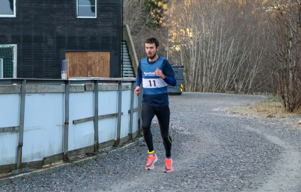 Stian Nedrelid først i mål på tiden 21:58. Foto: Bjørn Ole Vassbotn.