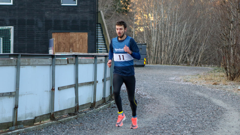 Stian Nedrelid først i mål på tiden 21:58. Foto: Bjørn Ole Vassbotn.
