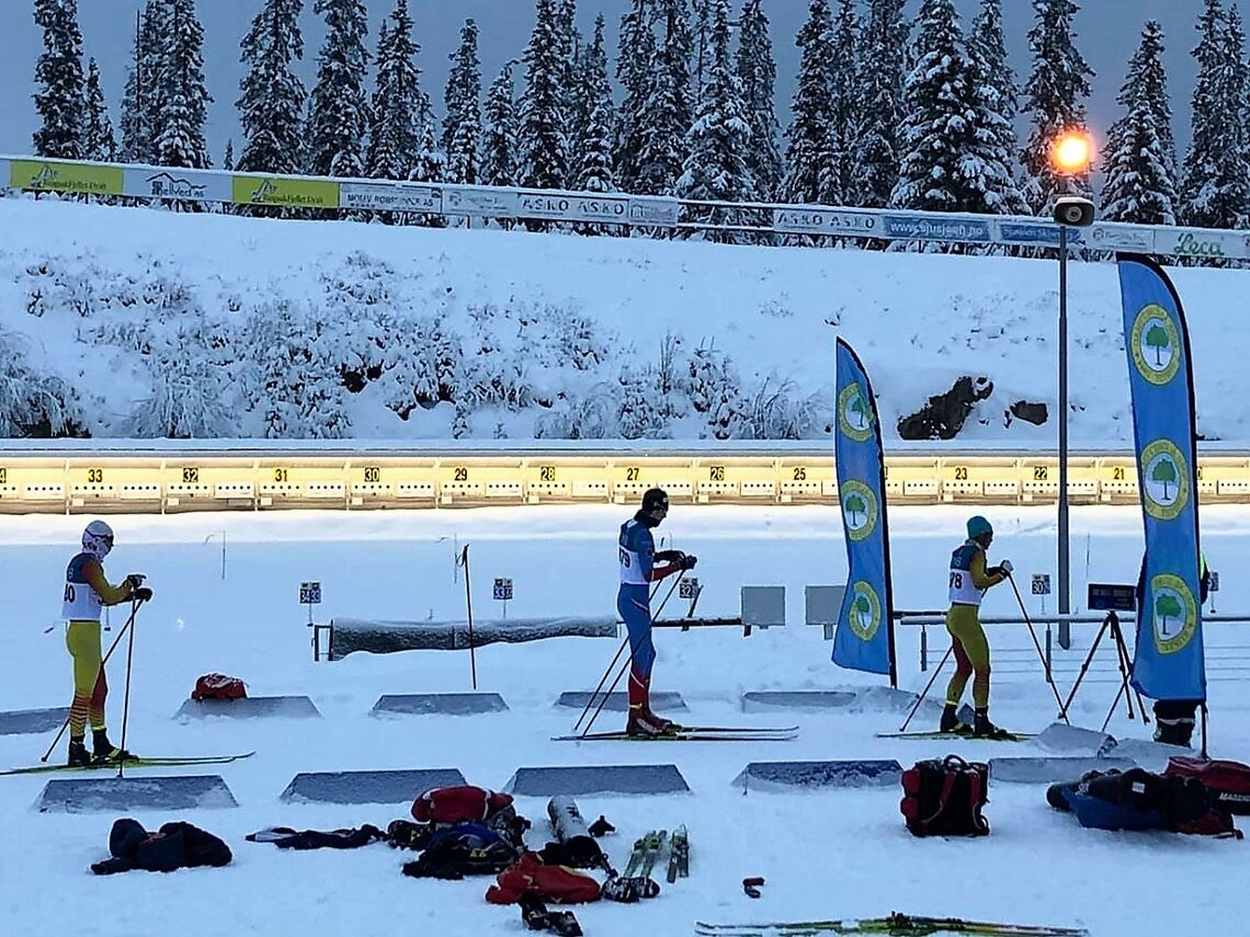 Fra starten for menn senior der Hamar SK's Jørgen Stigen gjør seg klar mellom to Lillehammer-baserte kinesere. (Foto fra Søre Ål IL'ss facebookside)