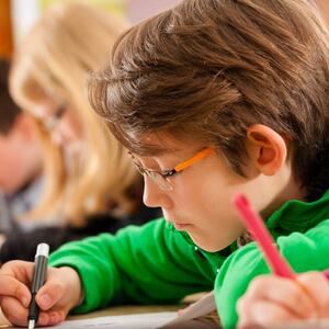 Illustrasjonsbilde av et barn som er på skolen