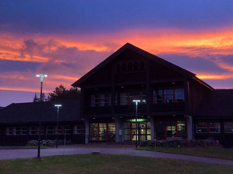 Rådhus i solnedgang