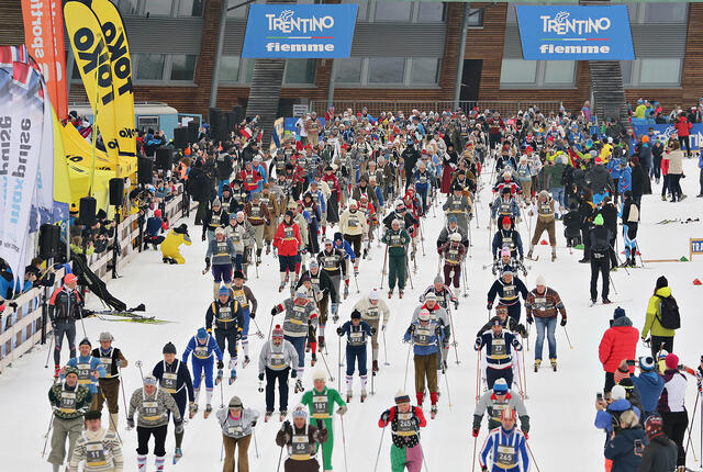 Den 48. utgaven av Marcialonga er terminfestet til 31. januar, og i skrivende stund skal det fremdeles gå som planlagt. Her fra fjorårets renn. (Foto: Newspower.it)