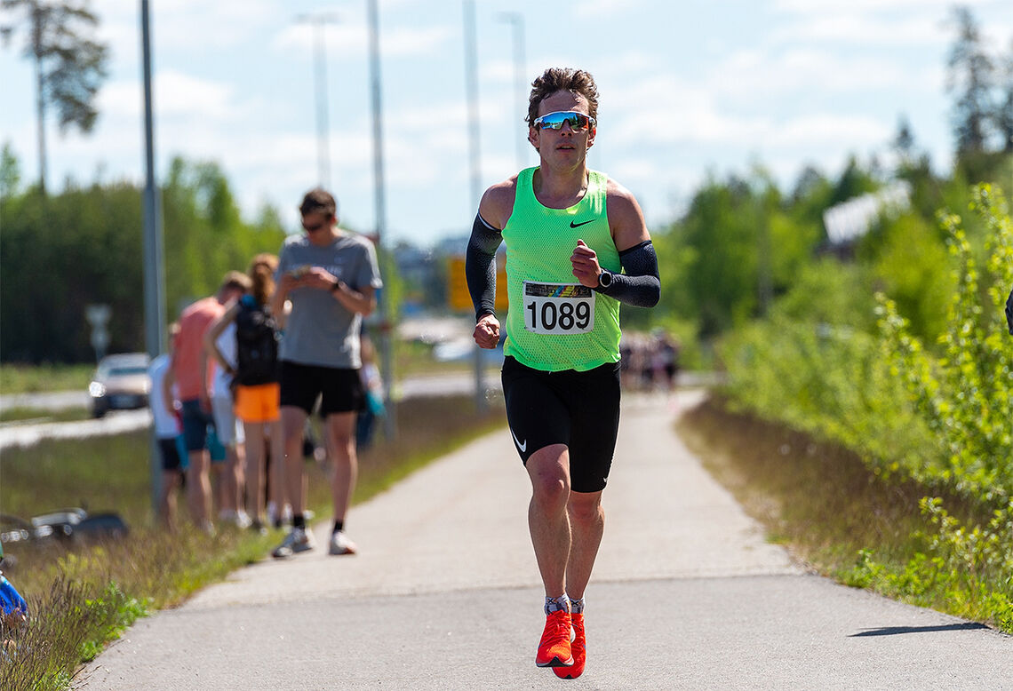 Det var i Perseløpet, om enn ikke akkurat i denne utgaven, at Ronny Losoa forbedra den norske rekorden i klasse 40-44 år til 14.58. (Foto: Samuel Hafsahl)