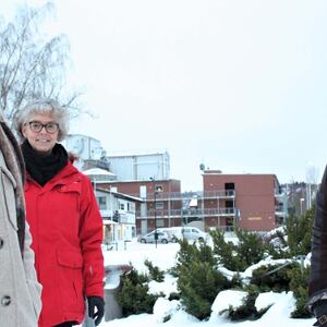 Bilde av vaksinegruppa: Fra venstre Marianne Thoresen, kommunefarmasøyt, helsesykepleier Laila Reitan Sundet og sykepleier Anne Jøraandstad. Sykepleier Ida Bakke er også en del av vaksinegruppa, men var ikke til stede da bildet ble tatt.
