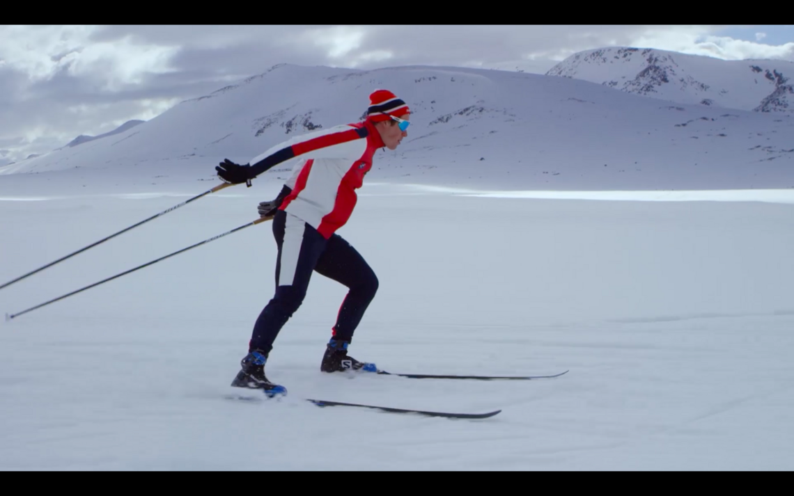 Dobbeldans er en effektiv teknikk når man skøyer på ski, slik vi her ser Andrew Musgrave utføre. (Foto: SkiMentor)