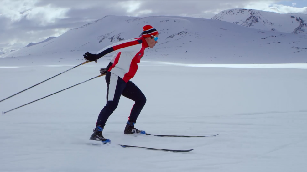 Dobbeldans er en effektiv teknikk når man skøyer på ski, slik vi her ser Andrew Musgrave utføre. (Foto: SkiMentor)
