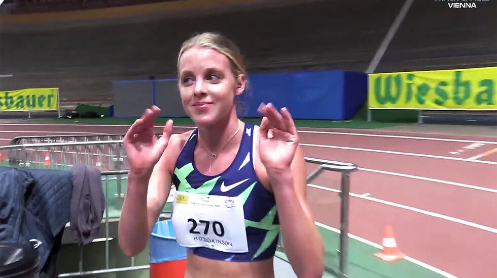 Britiske Keely Hodgkinson kunne glede seg over et strålende løp og ny verdensrekord. (Foto: skjermdump fra Vienna Indoor Track and Fields streaming)