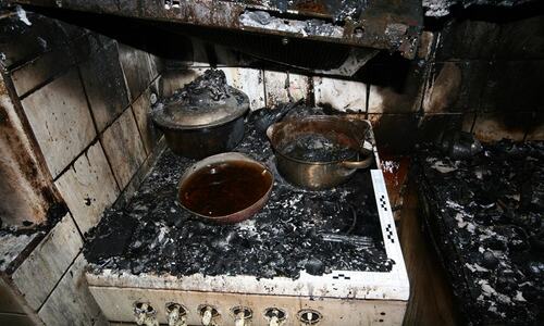 Eit kjøkken etter brann på komfyren