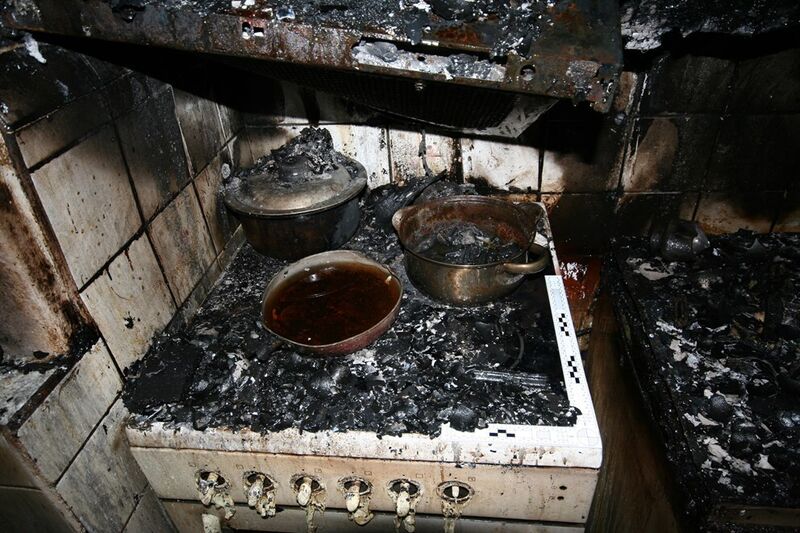 Eit kjøkken etter brann på komfyren