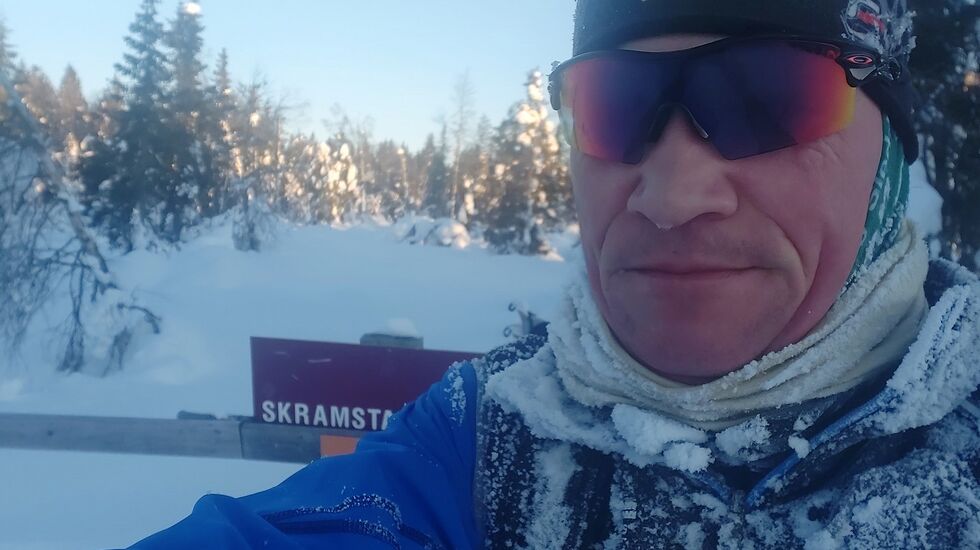 Patrick Åserud passerer Skramstadsætra lørdag morgen. (Foto: Privat)